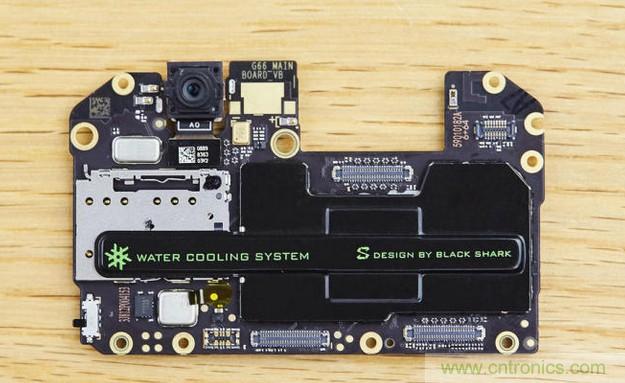 拆解黑鯊手機(jī)：多級直觸一體式液冷系統(tǒng)有什么門道？